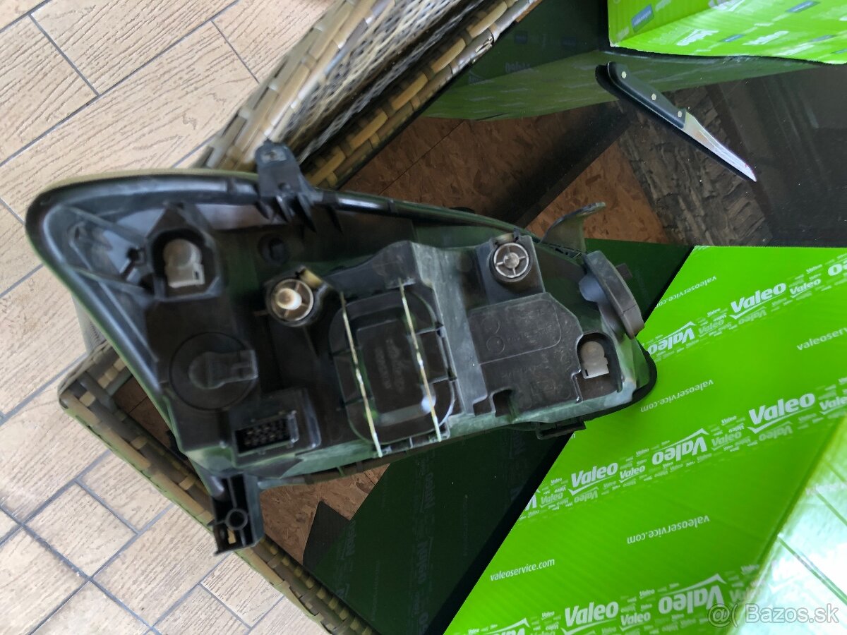 Svetla Toyota Corolla E 12 hachbak 2006 - 7