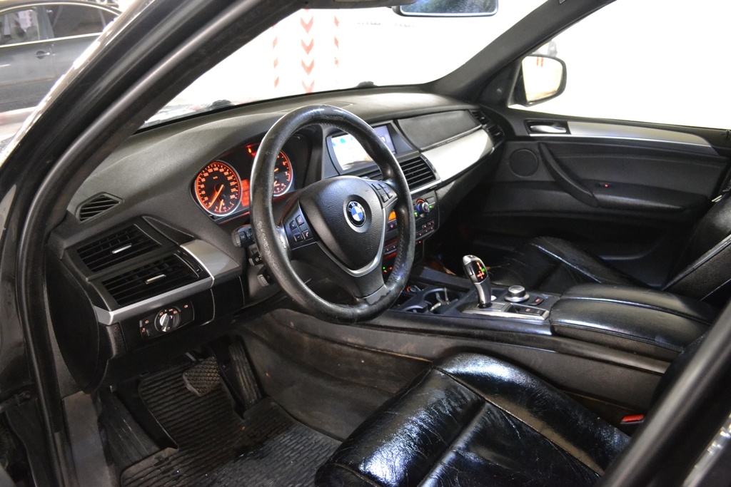 Predám / vymením BMW X5 E70 3.0si 200kw - - 7