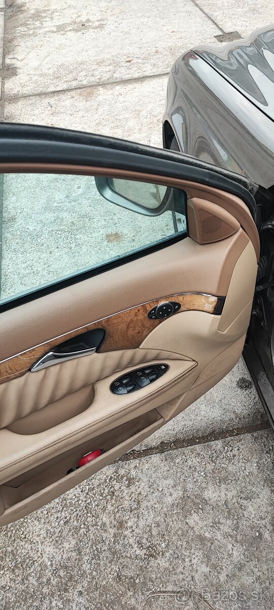 Mercedes Benz E220 - 7