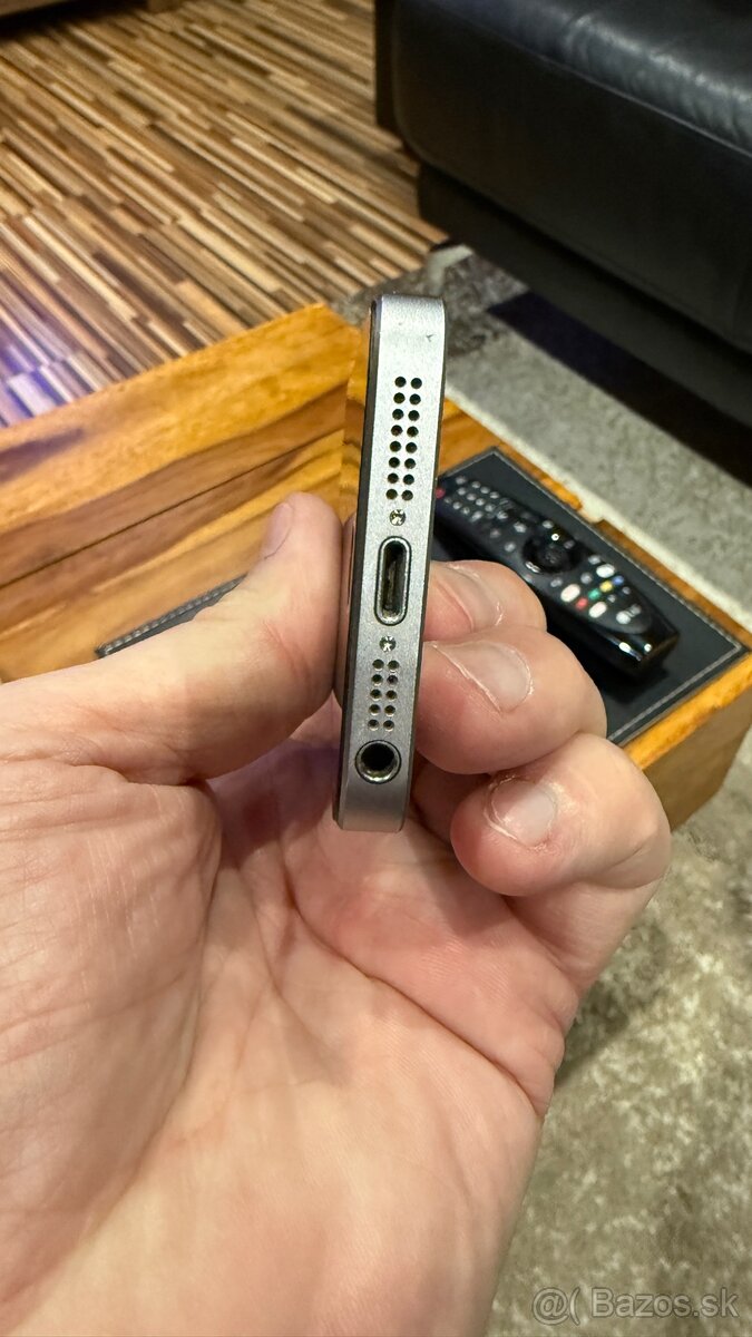 iPhone SE - 7