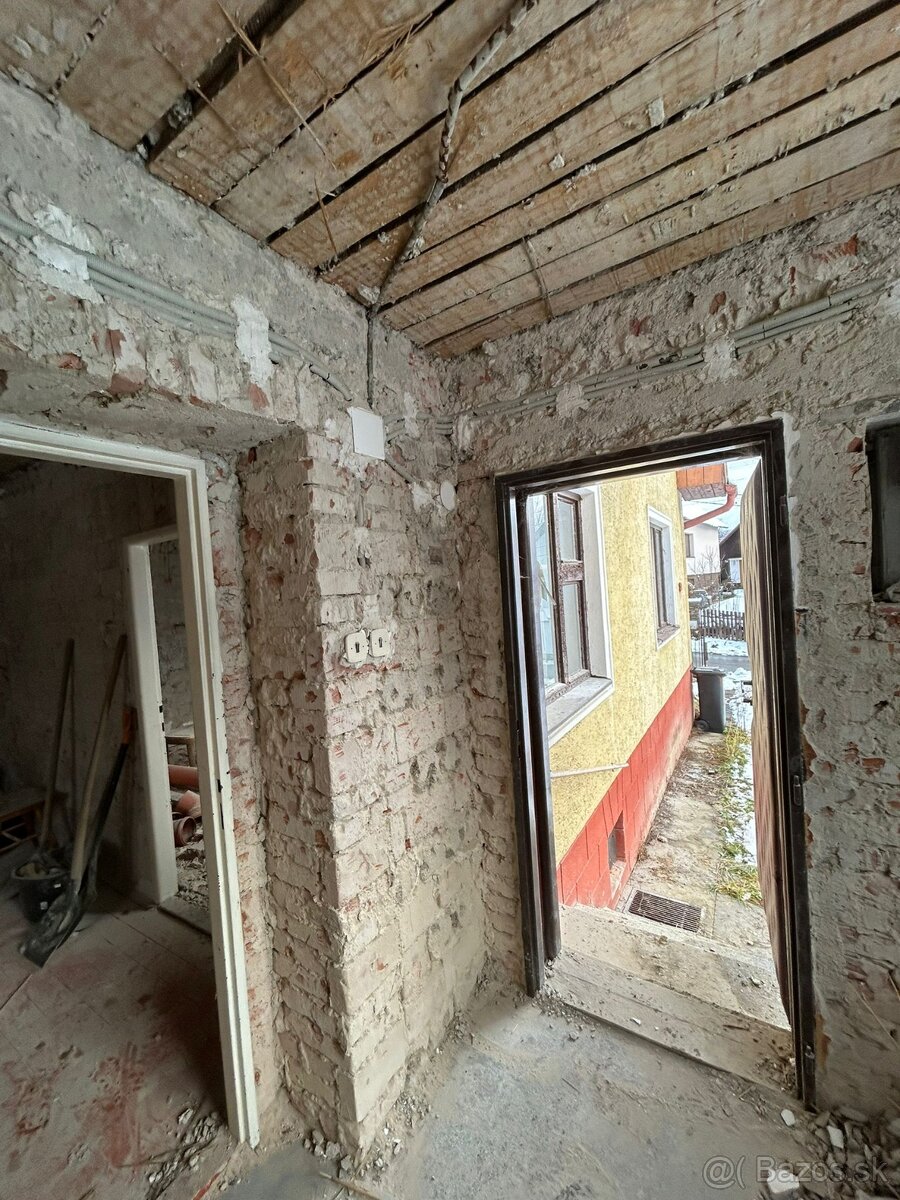 Rodinný dom s krásnym slnečným pozemkom – další