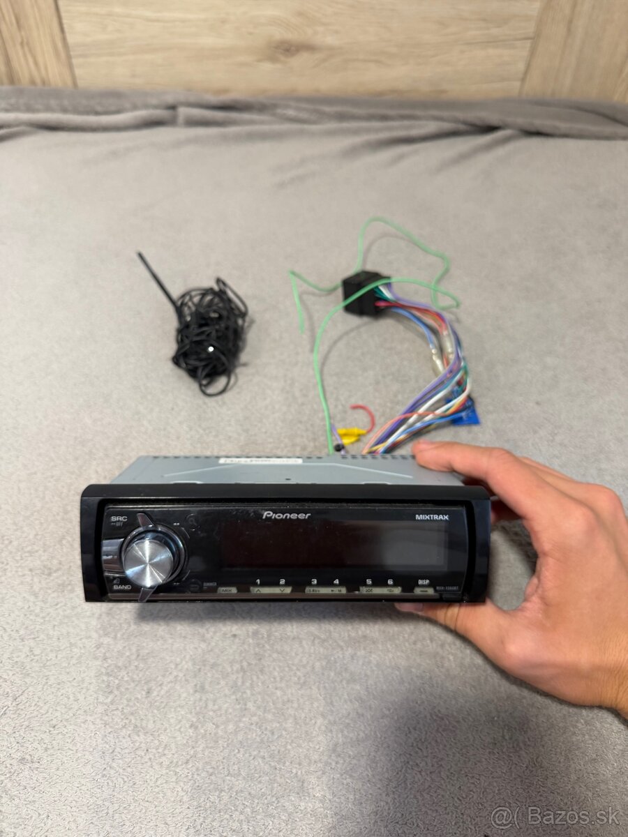 Pioneer MVH-X560BT - 7