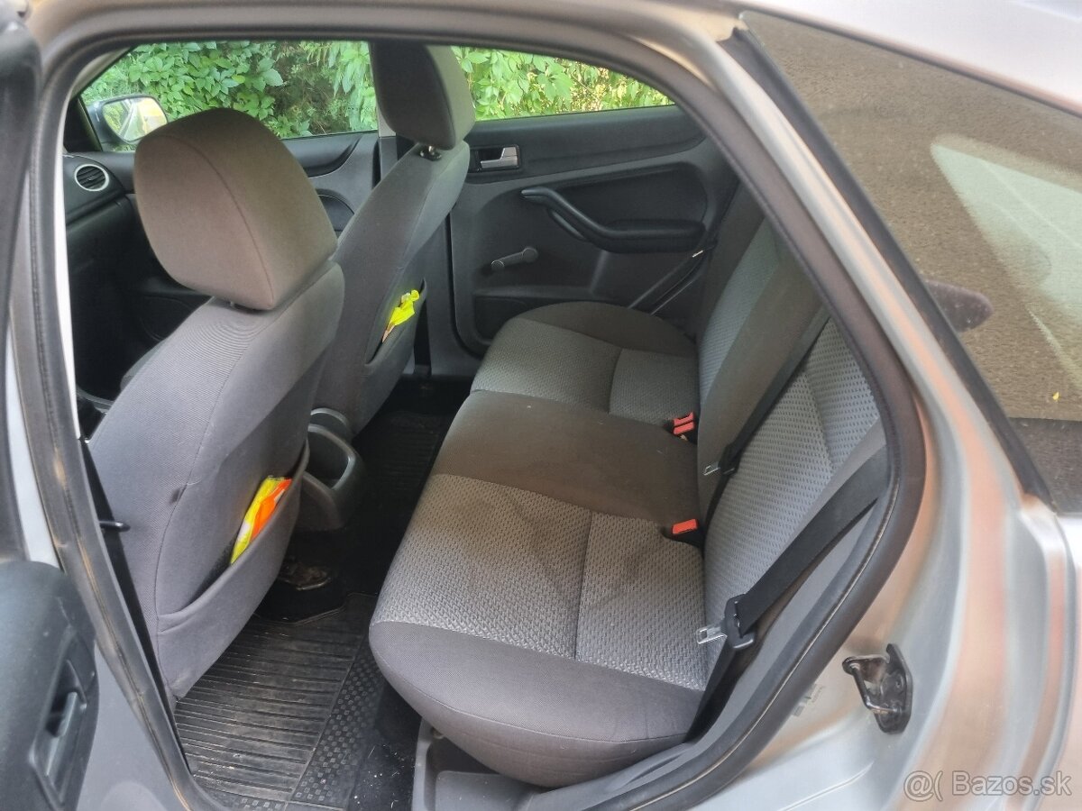 FORD FOCUS 1.6i ROK 2006 - 7