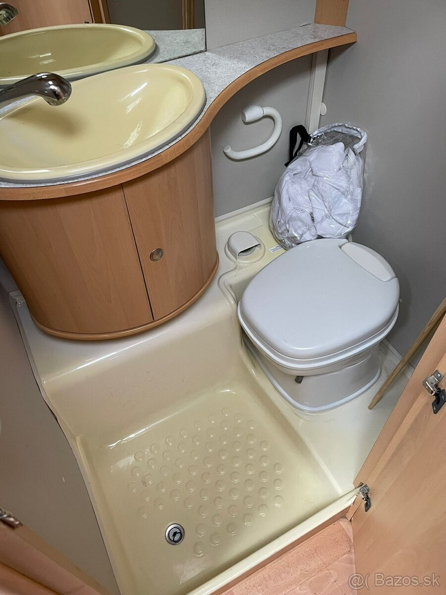 Predám karavan Dethleffs Camper 470-bojler-sprcha r.v.2002 - 7