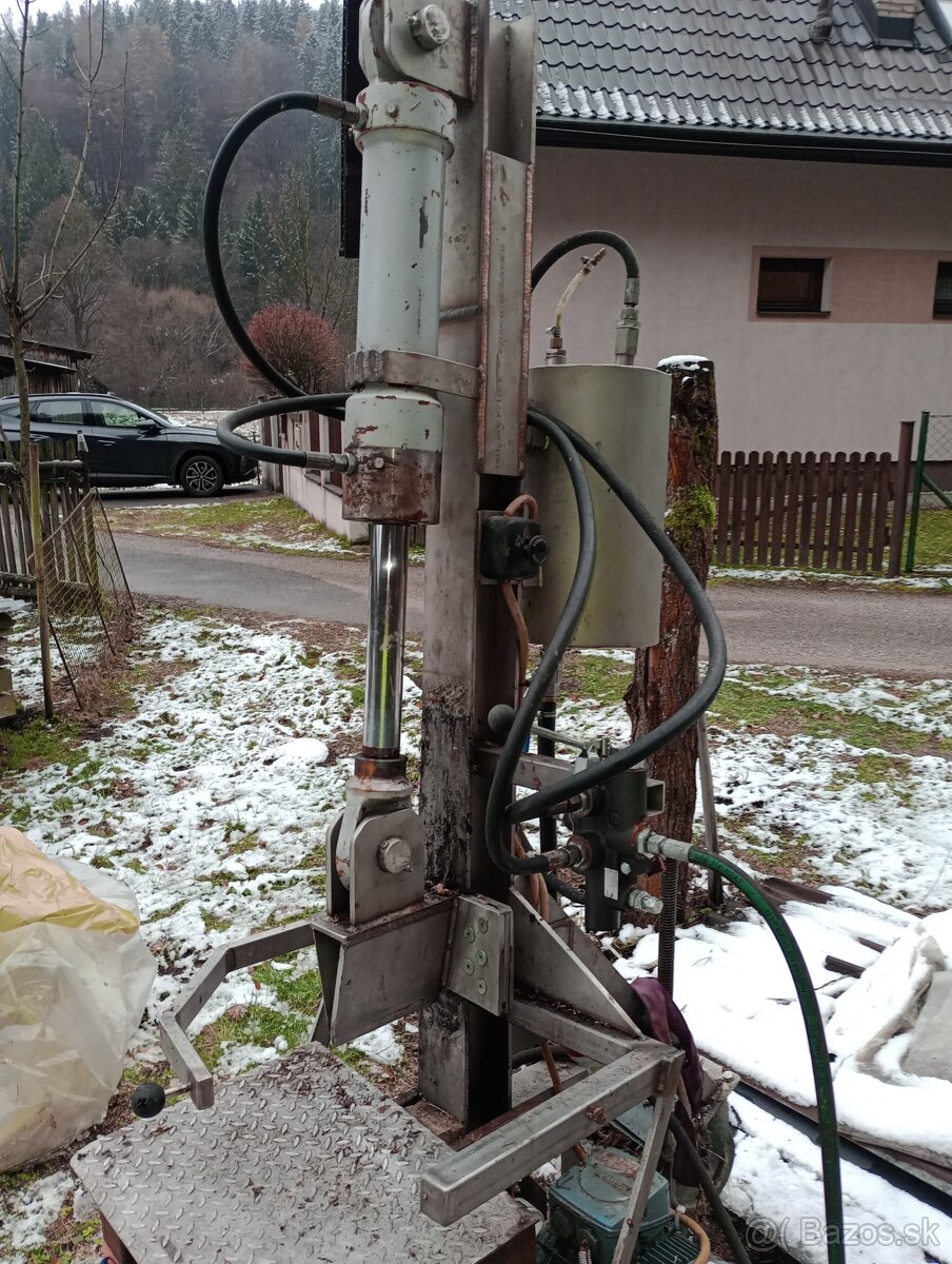 Hydraulická štiepačka na drevo - 7