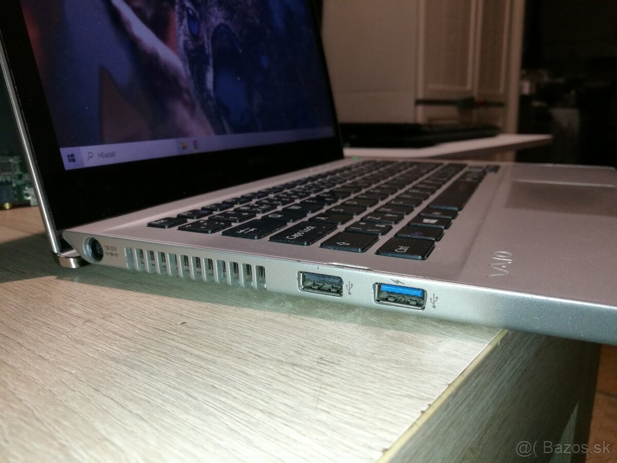 Sony. 13,3“. Dotyková obrazovka. - 7