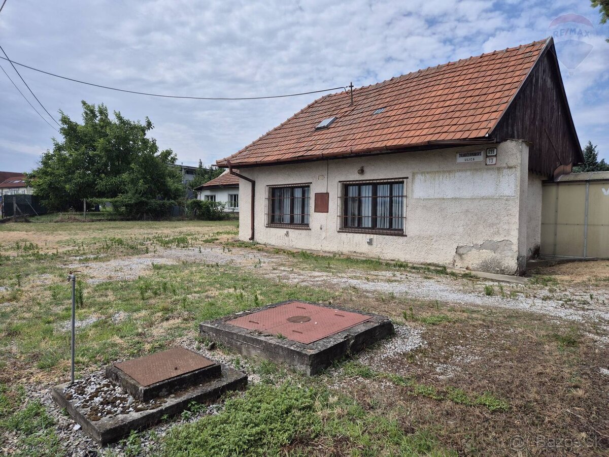 Prenájom – predajňa, sklady, parkovanie – NR Dolnočermánska - 7