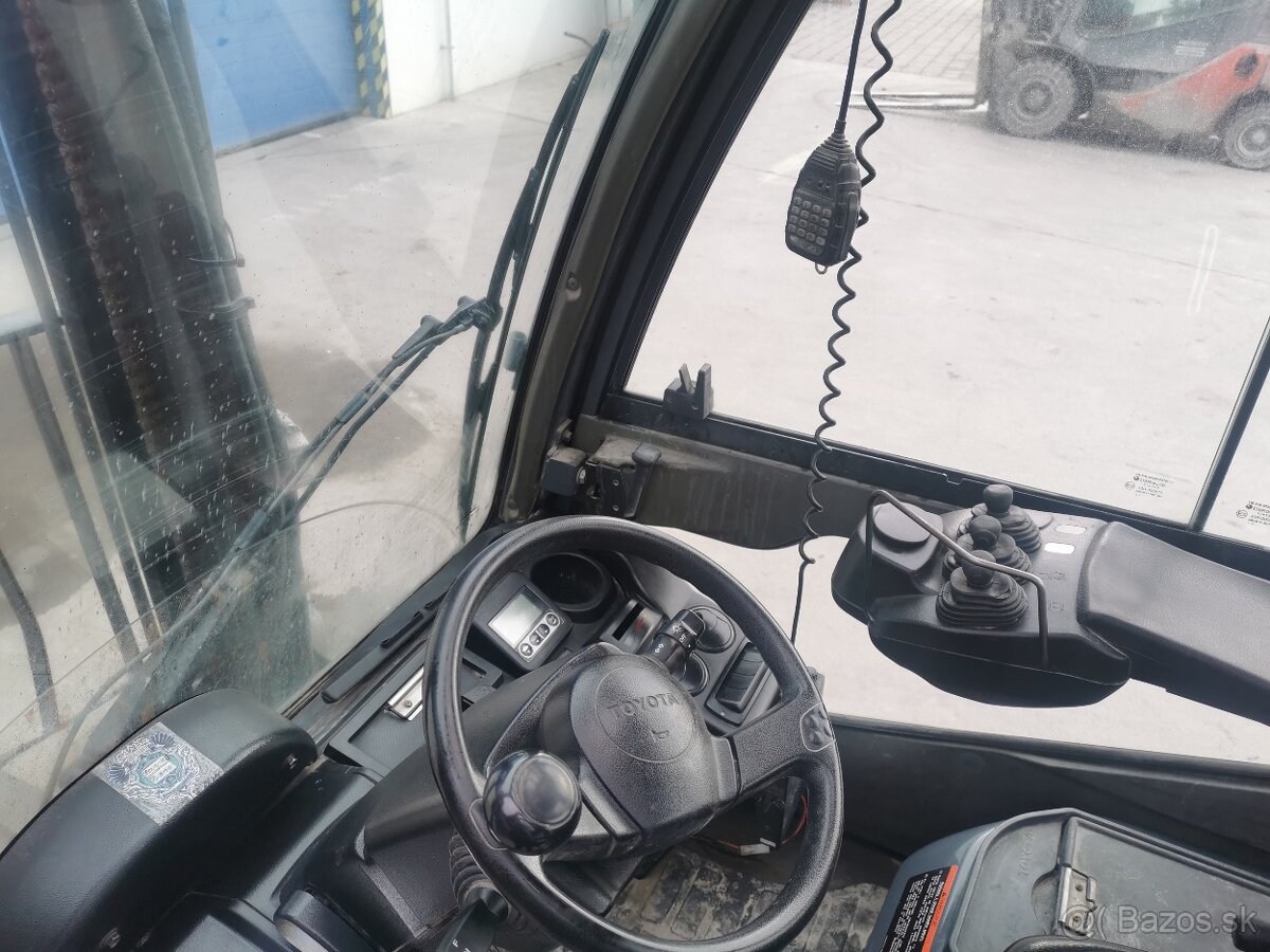 Vysokozdvižný vozík TOYOTA - 7