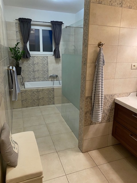 Luxusný 6 izbový dom. - 7