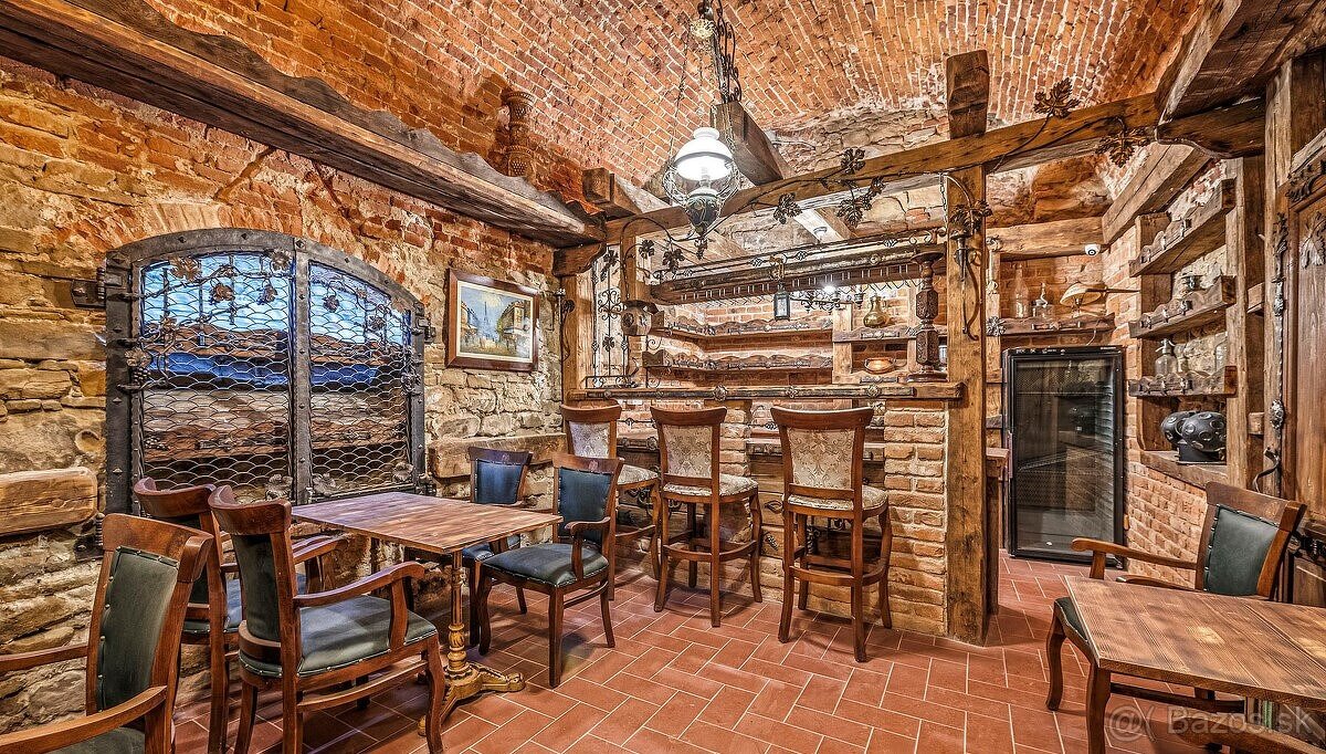 NA PREDAJ Historická polyfunkčná budova v srdci mesta Prešov - 7