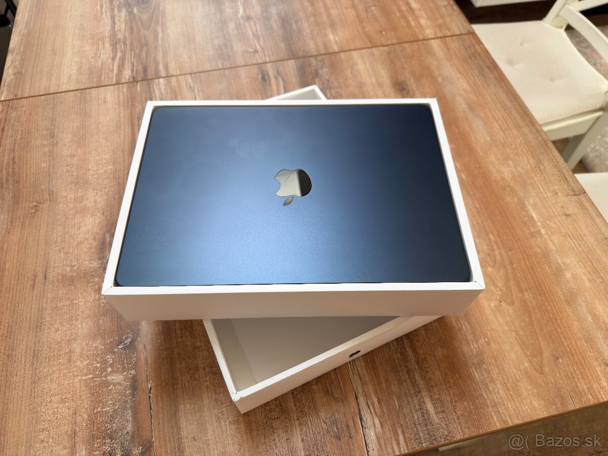 MacBook Air 13" M3 (v záruke) – 16GB RAM, 512GB - 7