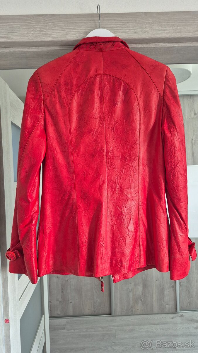 Jemná kožená bunda s 3D efektom v.M - 7