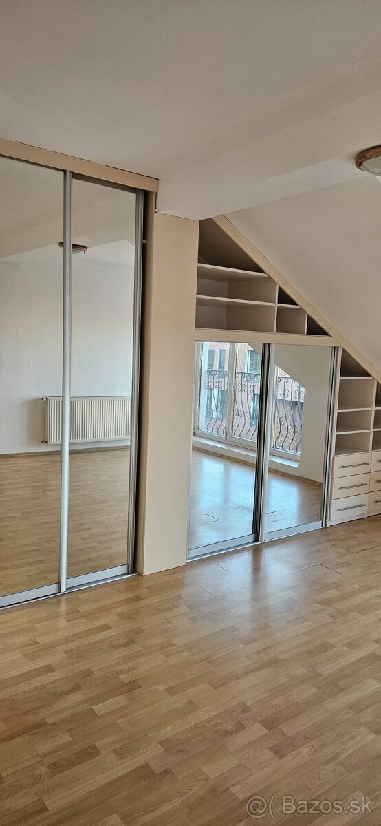 Prenájom 4-izbovy byt - 7