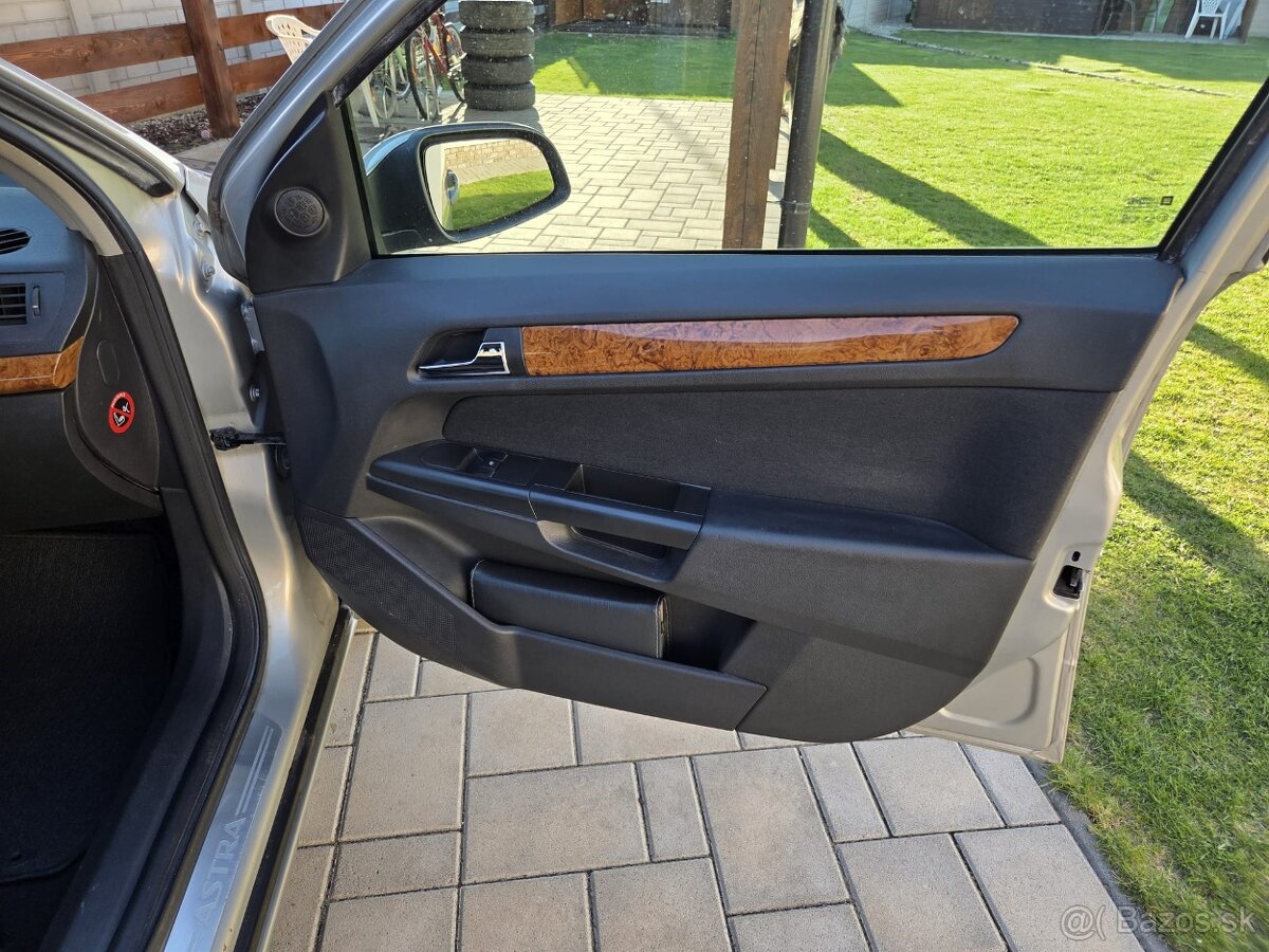 Predám OPEL ASTRA HATCHBACK - 7