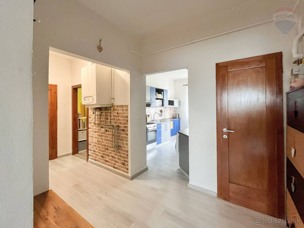 PREDANÉ Predaj: 3-izbový byt s krbom priamo v centre L - 7