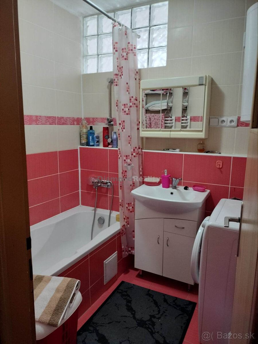 Na predaj veľký 3 izbový tehlový byt na Solivare s vlastným - 7