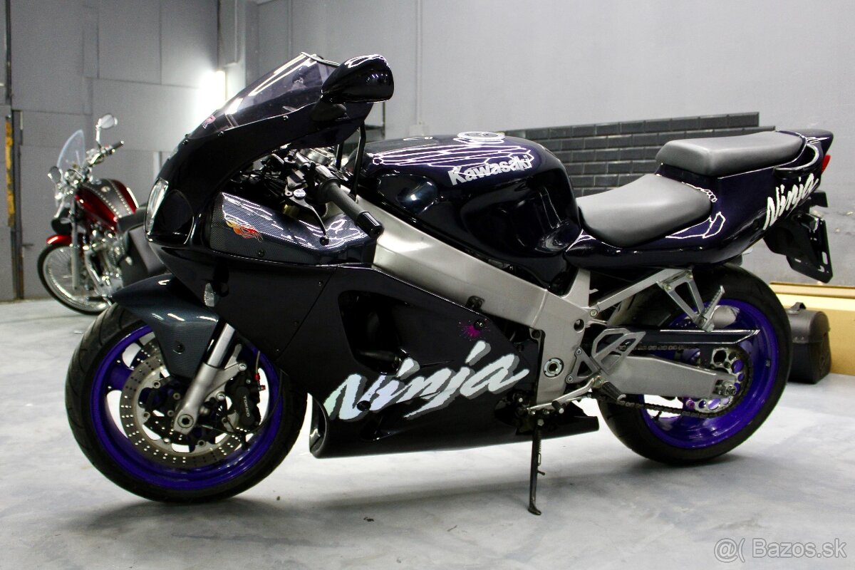 Kawasaki Ninja ZX-7R - 7