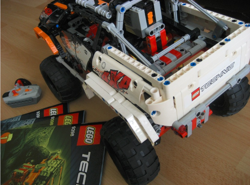 LEGO TECHNIC 9398 Offroad 4x4 (rok 2012) - 7