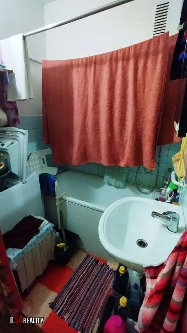 Priestranný 3 izbový byt v centre mesta Levice - 7