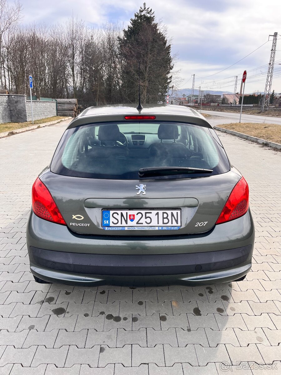 Peugeot 207 1.4 benzín - 7