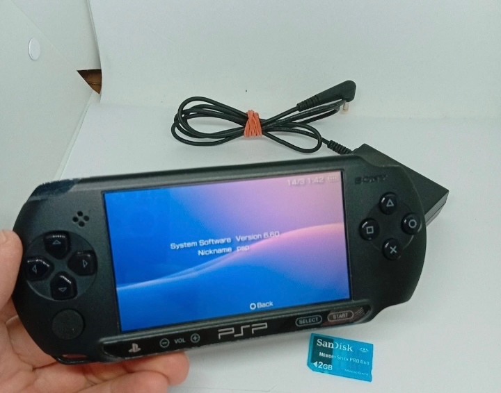Sony PSP-E1004 Street + karta 2gb - 7
