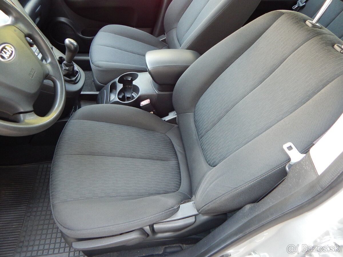 Kia Carens 2.0 LX Basis - 7