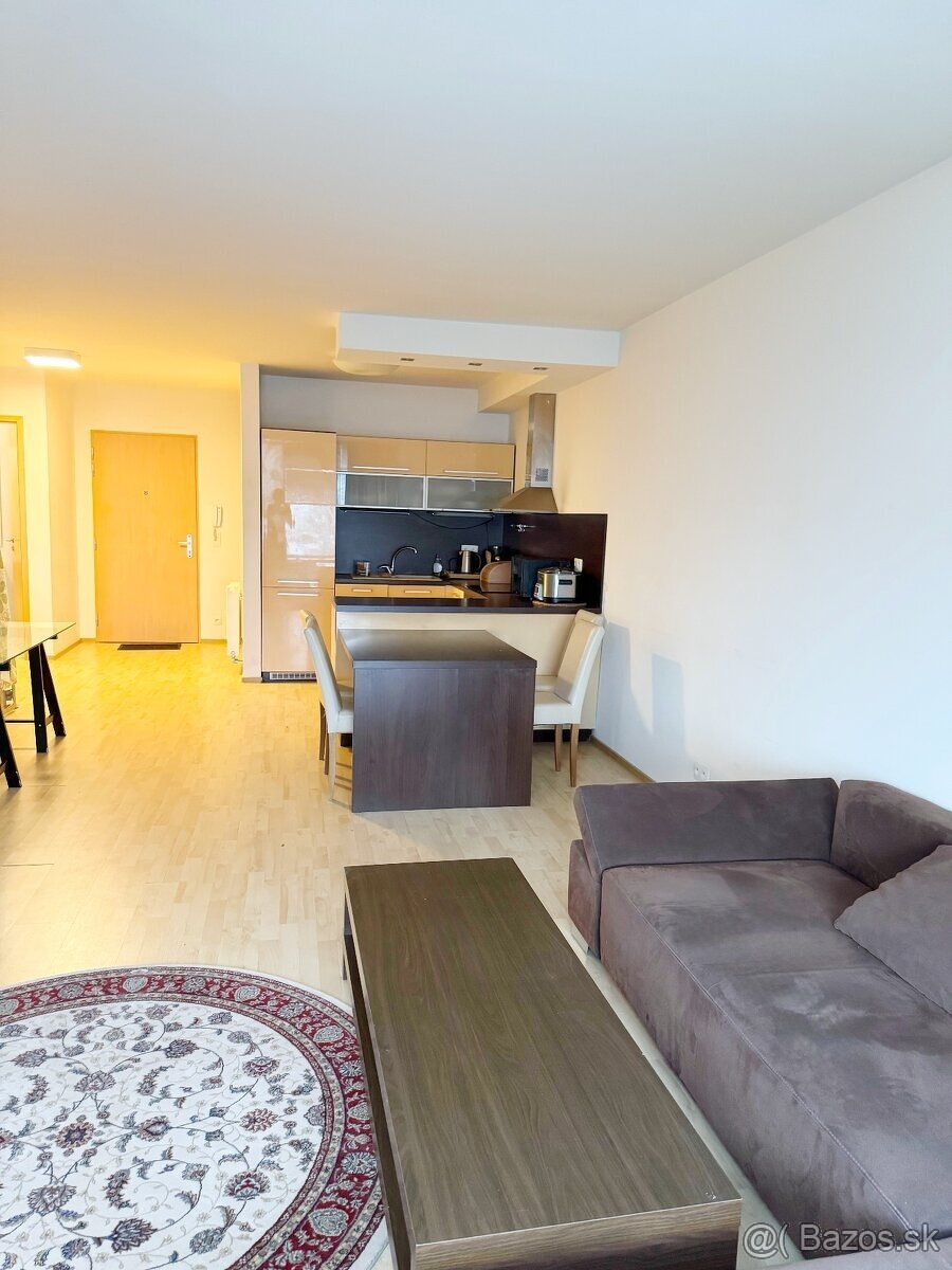 PRENÁJOM – priestranný 2iz byt Tri Veže - 7