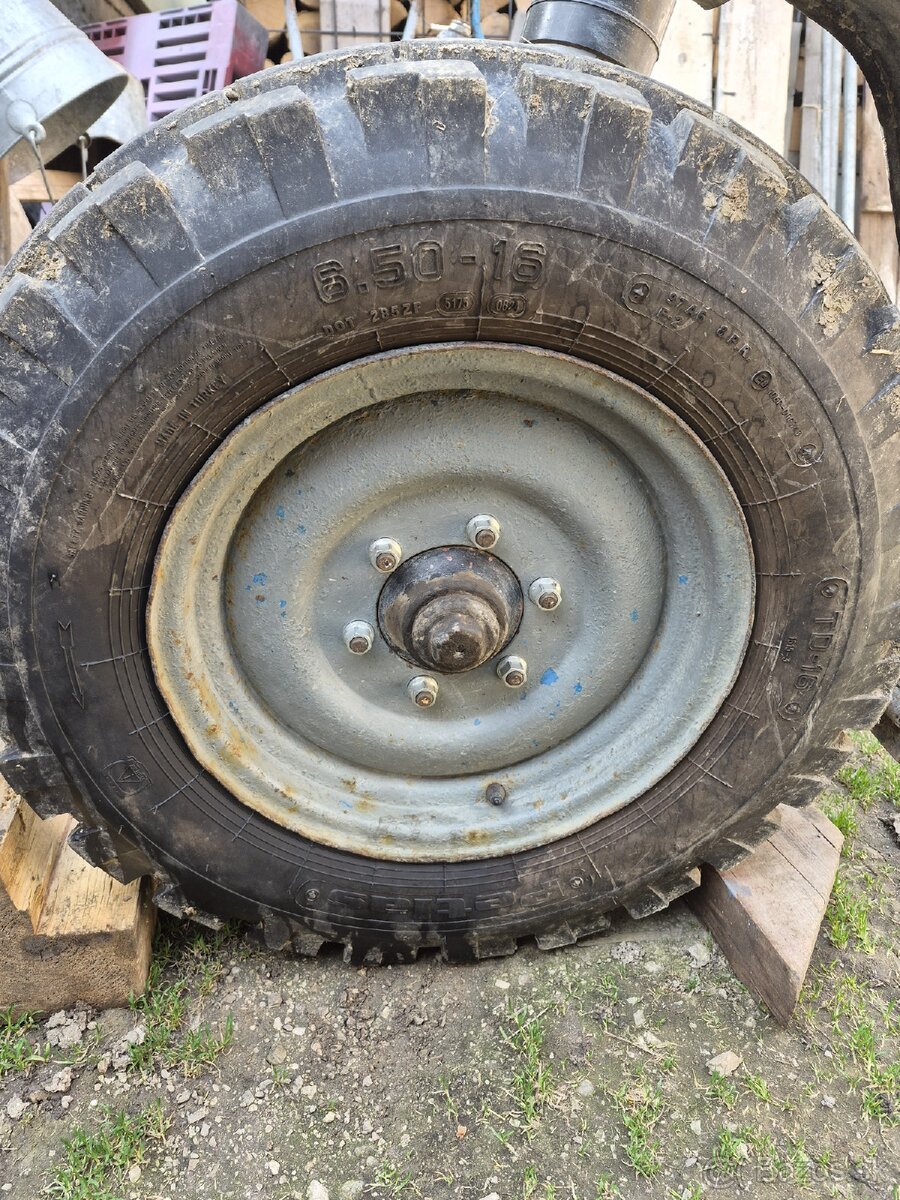 Predám diely na Zetor - 7