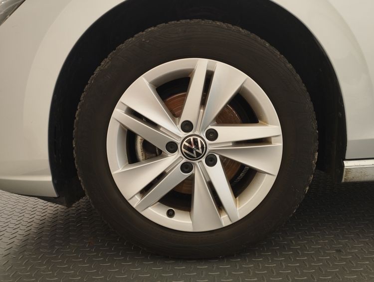 VW Golf Variant 1,0 TSI Life - rok 2022 - 7