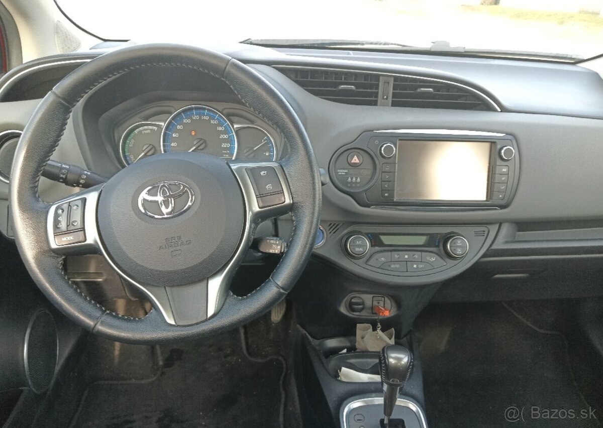 Predám Toyota Yaris hybrid - 7