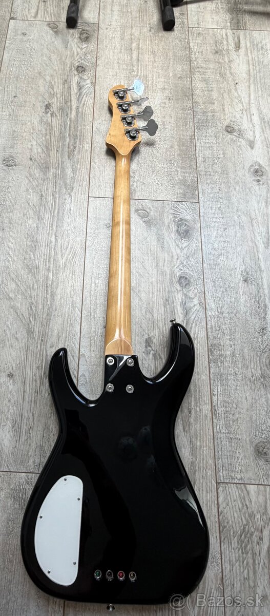 Basgitara Sire V7 a basgitara Fleabass model 32 - 7