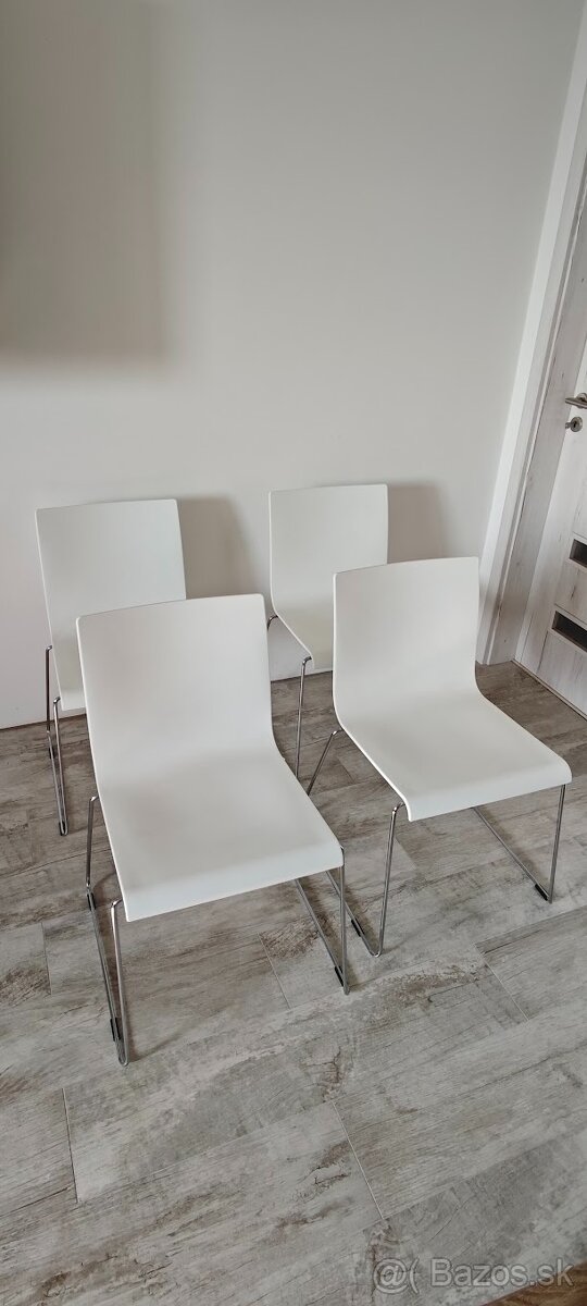 Jedalensky stol so stolickami - 7