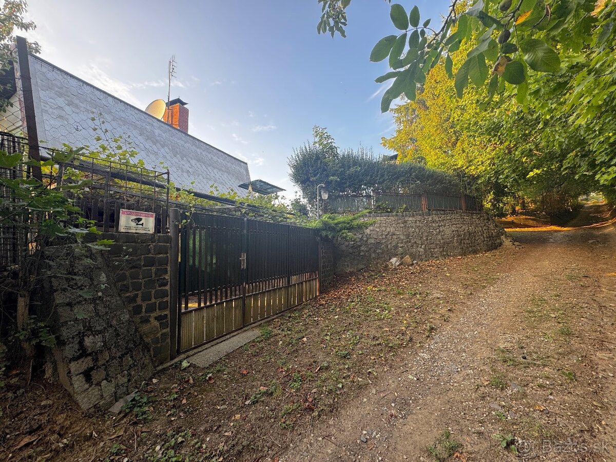 Na predaj murovaná chata s pozemkom 1190 m² - 7