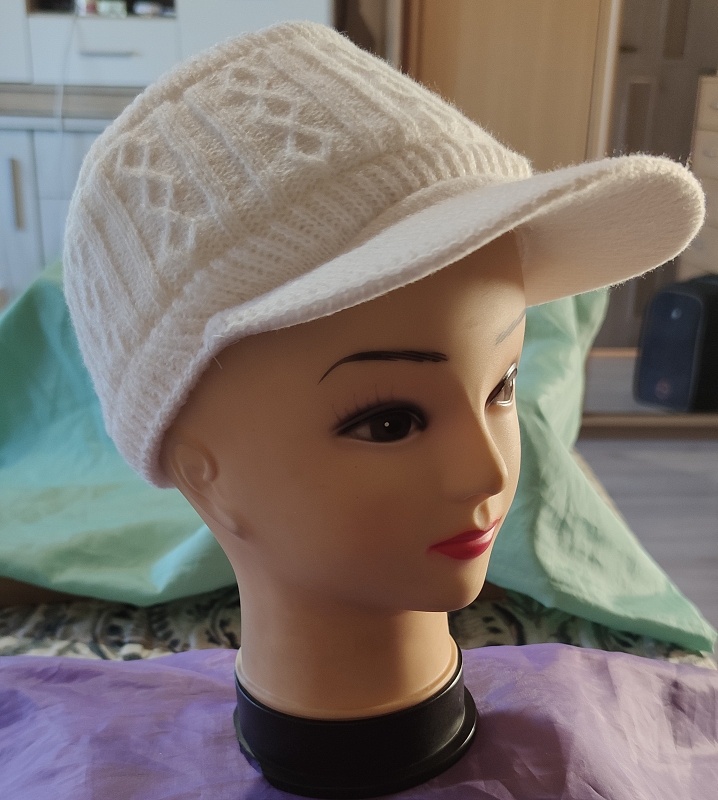 biela zaujímavá čiapka - 7