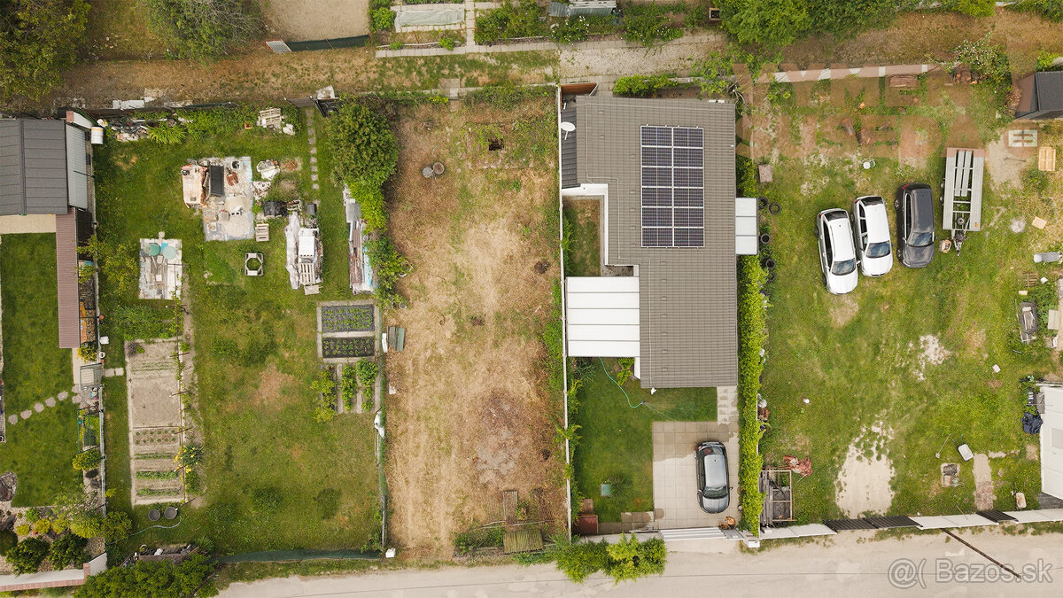 VYMEŇ SUSEDA - VÝNIMOČNÝ STAVEBNÝ POZEMOK, BOČNÁ ULICA, BRA - 7