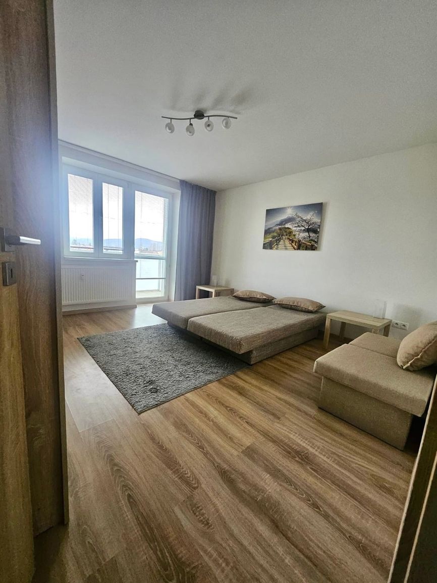 VÝNIMOČNÝ 3-IZBOVÝ BYT V CENTRE TRENČÍNA S 2 BALKÓNMI - 7