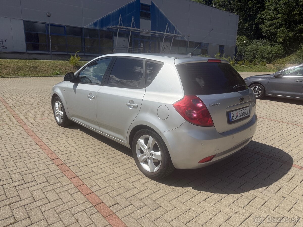 Predám KIA Ceed 1,4 benzín 77kW 2007 - 7