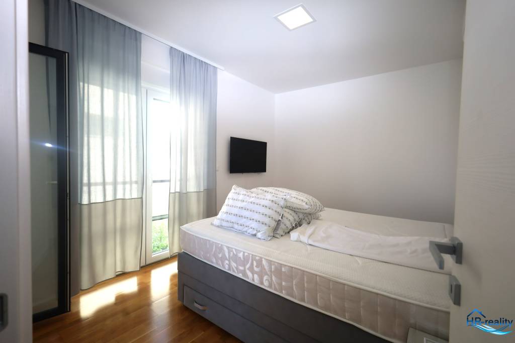 Vodice, Srima – dom s bazénom a strešnou terasou - 7