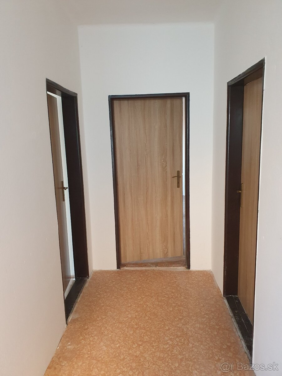 Kvalitný murovaný rodinný dom v okrese Levice - 7