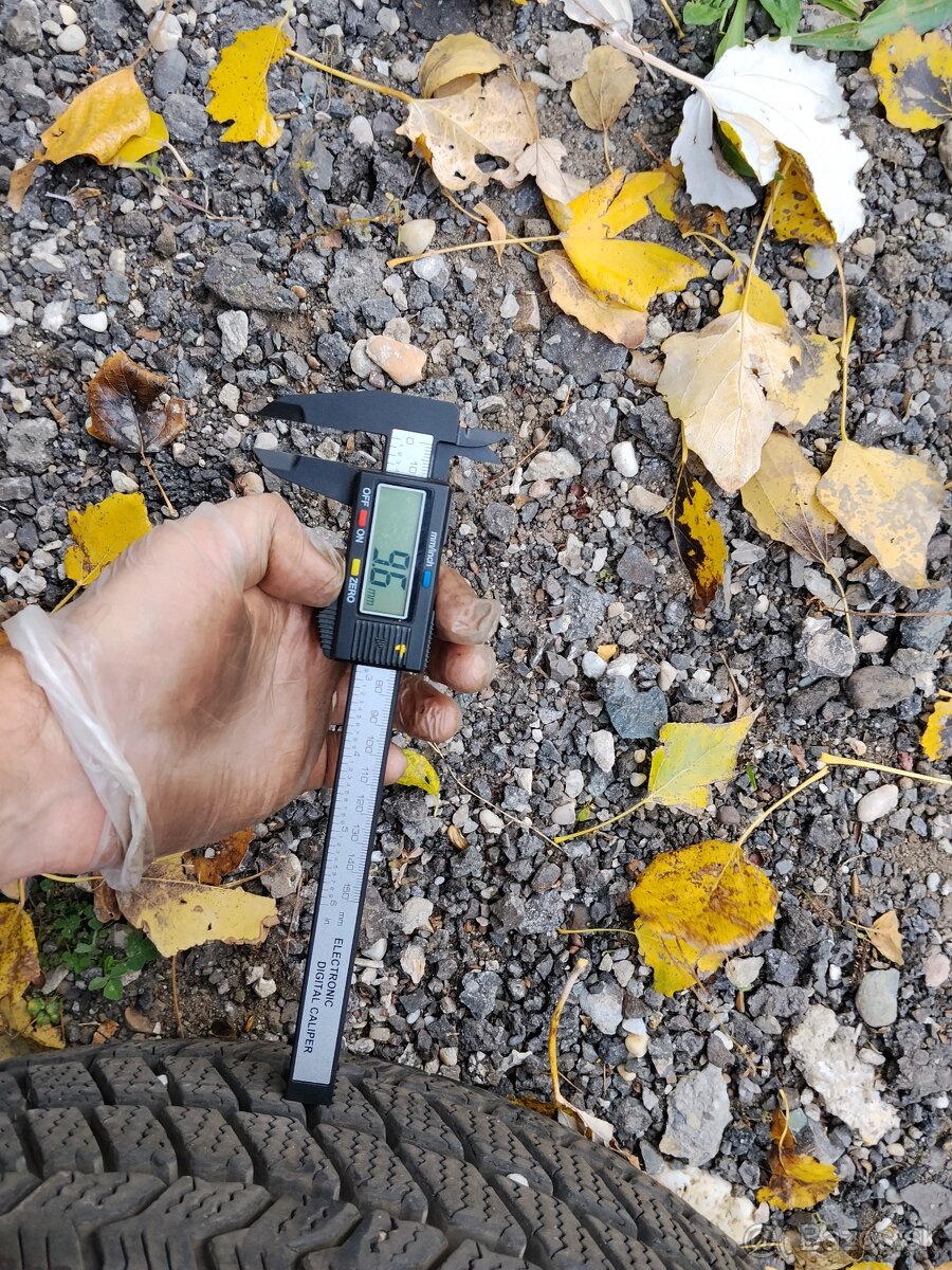 Zimne dodavkové zatazove 195/70 R 15C Barum Snovanis2, 2ks - 7