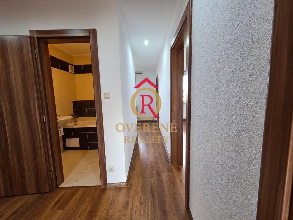 Na predaj priestranný 3-izbový byt 10minút od mesta Zvolen v - 7