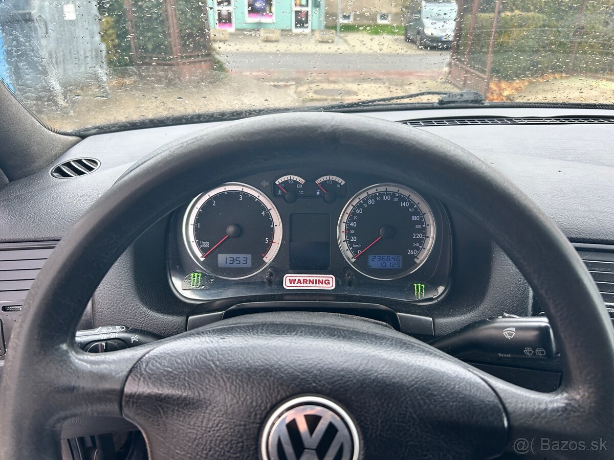 VW GOLF IV - 7