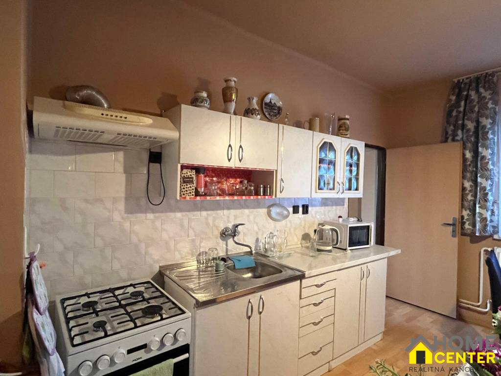 REZERVOVANÝ 4 izbový rodinný dom s garážou, Zlatná na Ostrov - 7