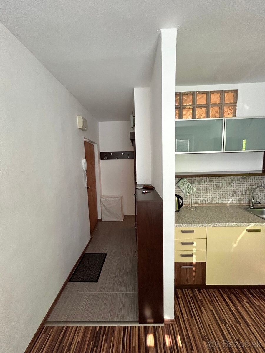 Prenájom 1-izbového bytu na Hornej ulici v Banskej Bystrici - 7