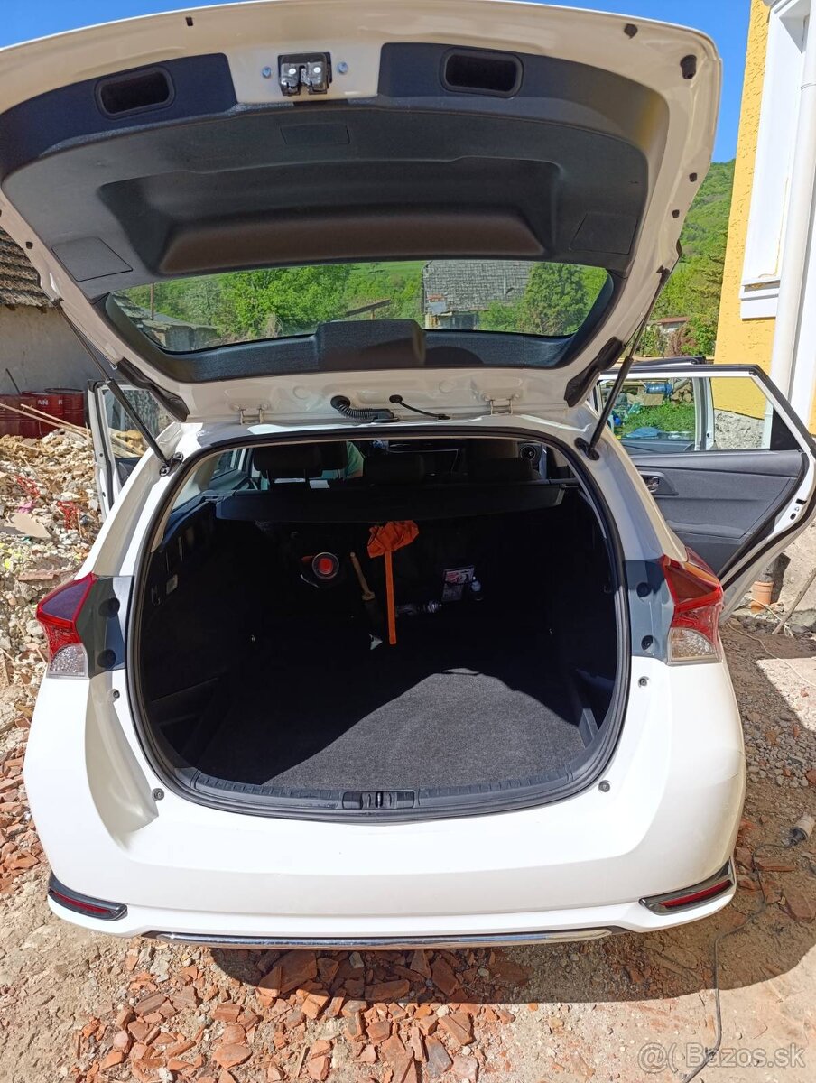 Toyota Auris1,6 benzín combi 2019 - 7