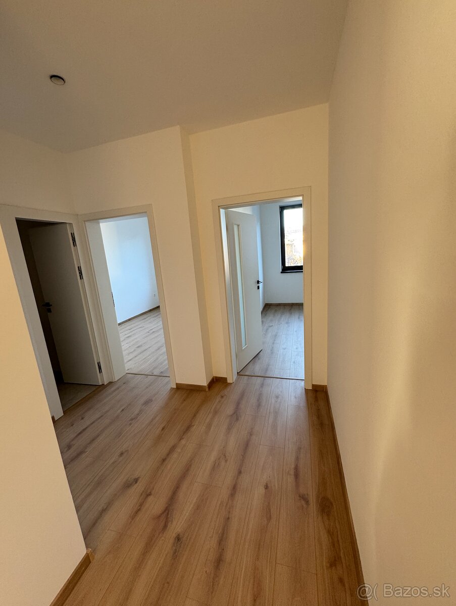 Prenájom moderných obchodných priestorov od 90 m² – Bardejov - 7