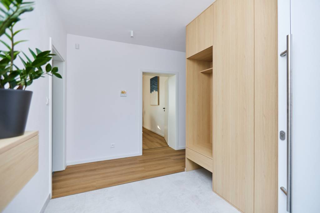 NA PREDAJ- EXKLUZÍVNY- 5 - IZBOVÝ RODINNÝ DOM, MALÁ IDA - PA - 7