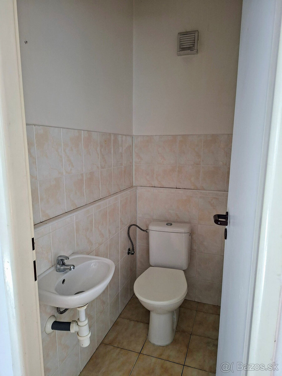 KOMERČNÝ PRIESTOR O VÝMERE 187 M2 S VÝKLADMI DO ULICE - VYSO - 7