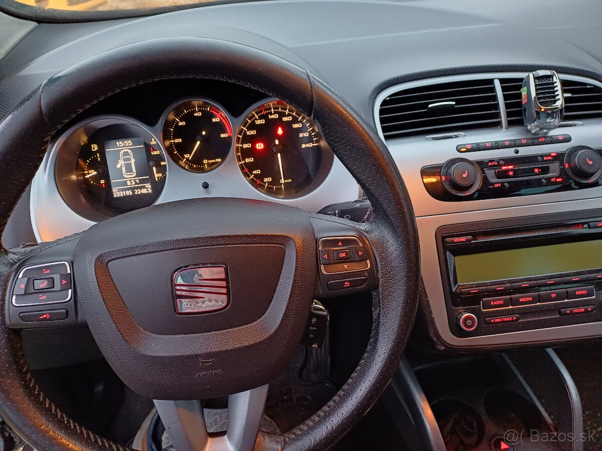 seat altea XL,1,9d,77kw,5miest,r.v.2010,Model2011,klíma - 7