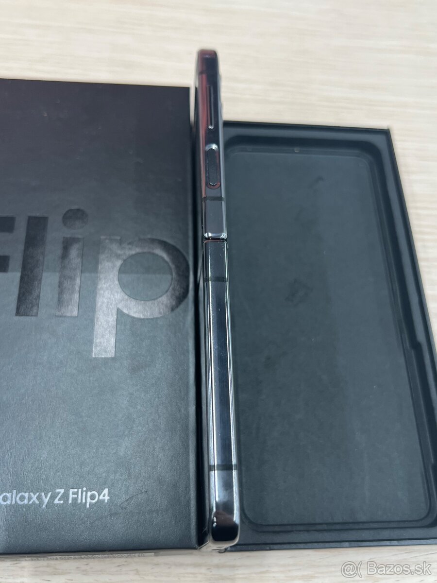 Predám Samsung Galaxy Z Flip 4 8GB Rám 128GB Black - 7